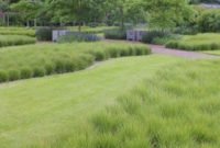 Perfect Green Grass Design Ideas For Front Yard Garden 29