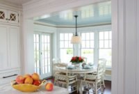 Adorable Beach Style Decorating Ideas For Your Kitchens 05
