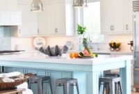 Adorable Beach Style Decorating Ideas For Your Kitchens 40