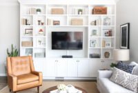 Pretty Bookshelves Design Ideas For Your Family Room 28