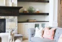 Pretty Bookshelves Design Ideas For Your Family Room 40