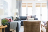 Best Coastal Living Room Decorating Ideas 14