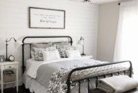 Catchy Farmhouse Living Room Design Ideas For Apartment 30