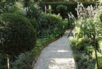 Classy Garden Path And Walkway Design And Remodel Ideas 02