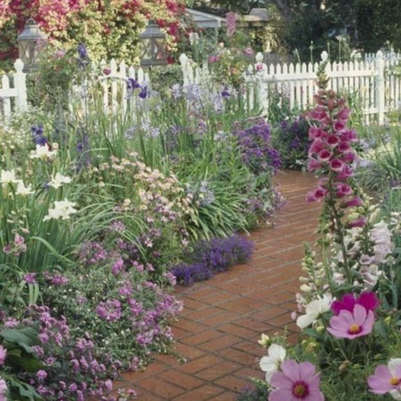 20+ Classy Garden Path And Walkway Design And Remodel Ideas