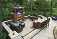 Pretty Seating Area Ideas With Outside Fireplace 02