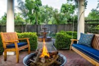Pretty Seating Area Ideas With Outside Fireplace 13
