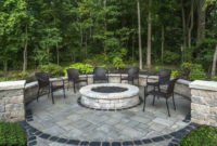 Pretty Seating Area Ideas With Outside Fireplace 41