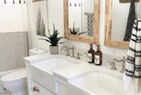 Adorable Farmhouse Bathroom Decor Ideas That Looks Cool 23