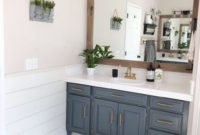 Adorable Farmhouse Bathroom Decor Ideas That Looks Cool 31