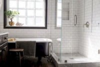 Astonishing Farmhouse Shower Tile Decor Ideas To Try 24