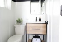 Inspiring Small Bathroom Design Ideas With Wood Decor To Inspire 22