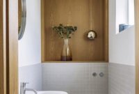 Inspiring Small Bathroom Design Ideas With Wood Decor To Inspire 33