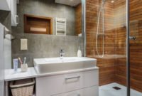 Inspiring Small Bathroom Design Ideas With Wood Decor To Inspire 46